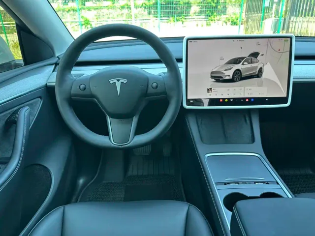 Tesla Model Y — Фото автомобиля 4