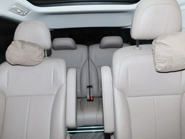 Li Auto i8 — Фото автомобиля 15