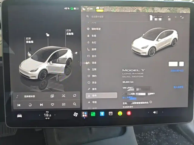 Tesla Model Y — Фото автомобиля 11