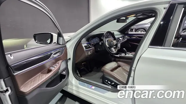 BMW 7-Series — Фото автомобиля 10