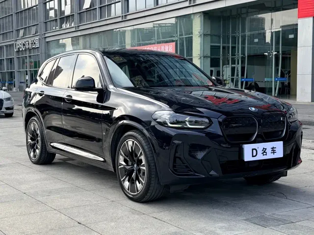 BMW iX3 — Фото автомобиля 10