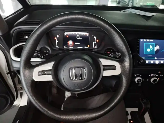 Honda Fit — Фото автомобиля 10