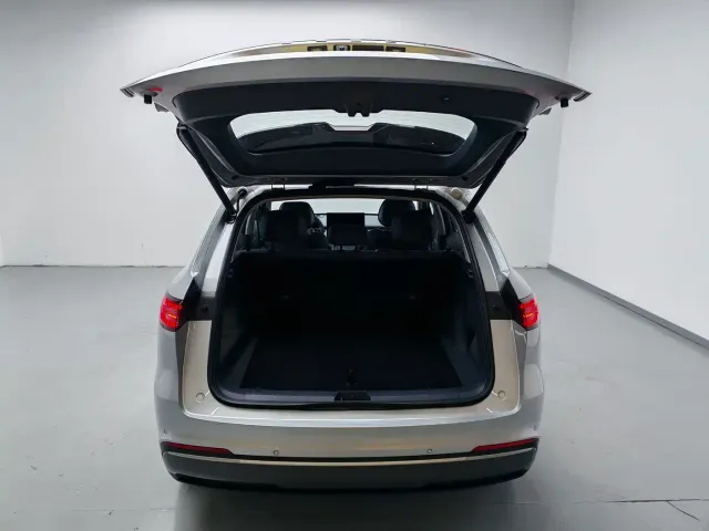 Geely Galaxy Starship 7 EM-i — Фото автомобиля 8