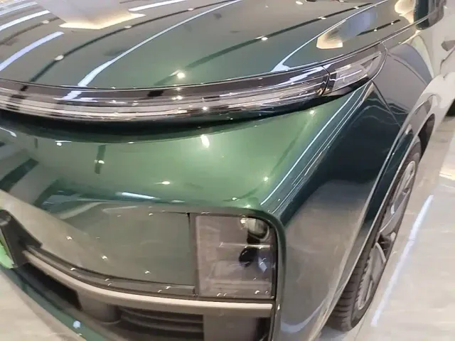 Li Auto L9 — Фото автомобиля 23