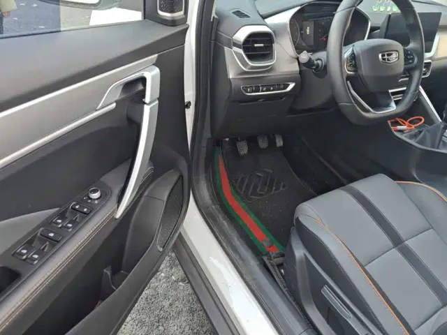 Geely Binyue — Фото автомобиля 12