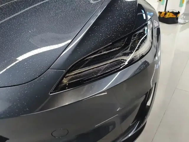 Tesla Model 3 — Фото автомобиля 17