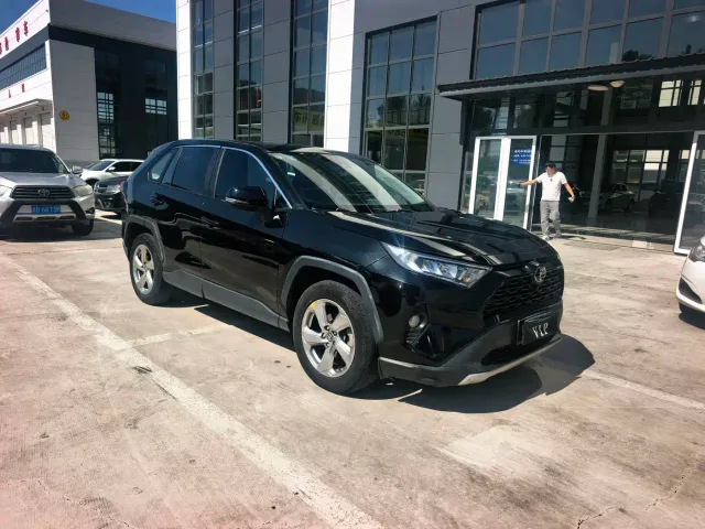 Toyota RAV4 — Фото автомобиля 6