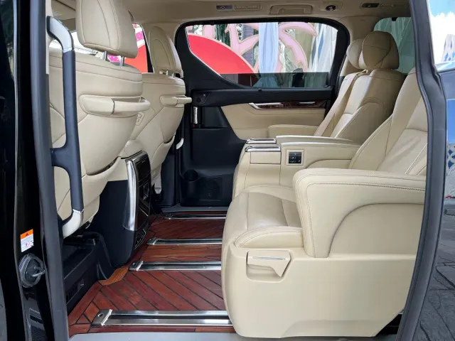 Toyota Alphard — Фото автомобиля 14