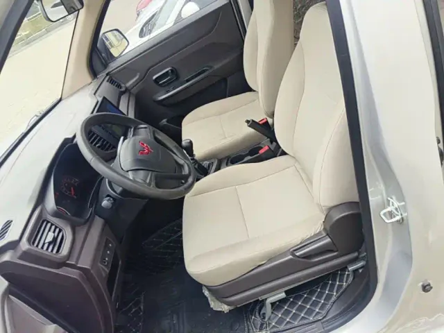 Wuling Hongguang V — Фото автомобиля 14