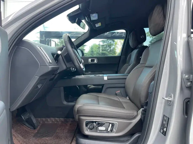 Li Auto L9 — Фото автомобиля 19