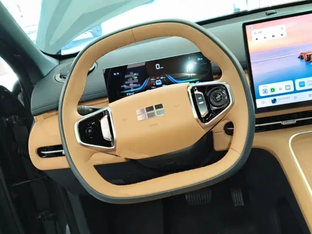 Geely Galaxy Starship 7 EM-i — Фото автомобиля 10