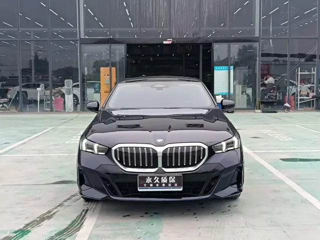 BMW 5 Series — Фото автомобиля 3