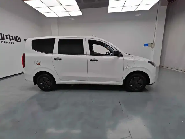 Wuling Hongguang — Фото автомобиля 4