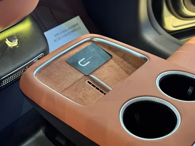 Changan Qiyuan E07 — Фото автомобиля 15