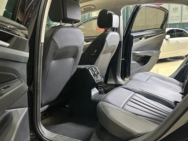 Volkswagen Passat — Фото автомобиля 17