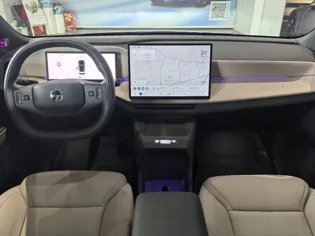 Volvo XC70 Plug-in Hybrid — Фото автомобиля 5