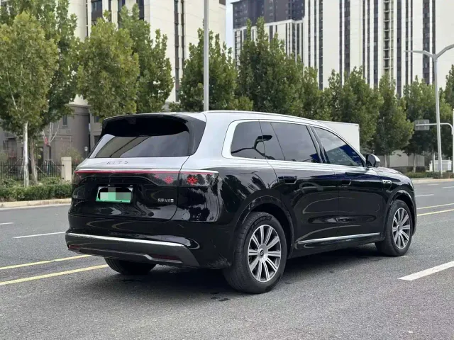 Aito M8 — Фото автомобиля 10