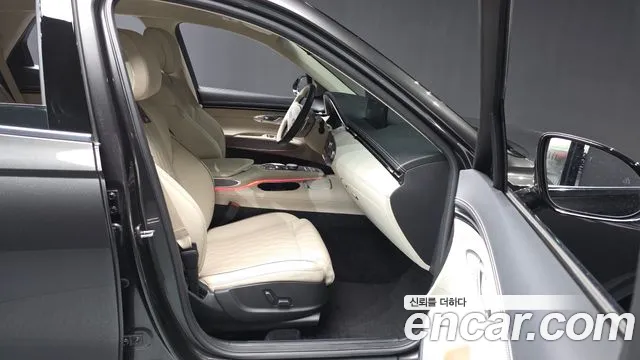 Genesis GV70 — Фото автомобиля 17
