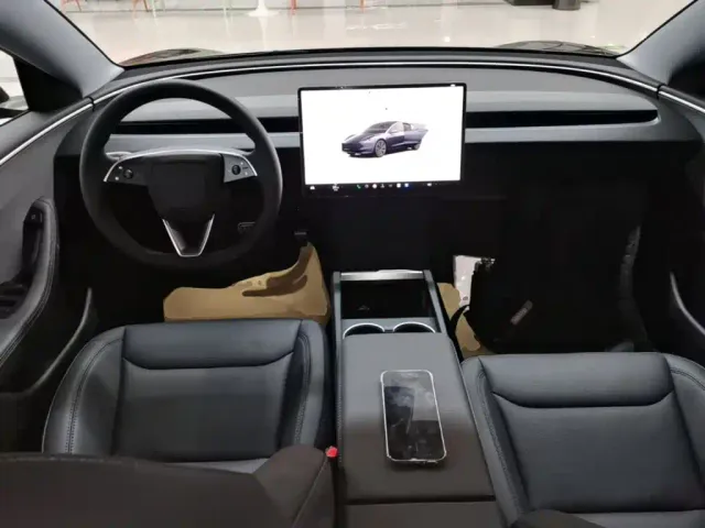 Tesla Model 3 — Фото автомобиля 9