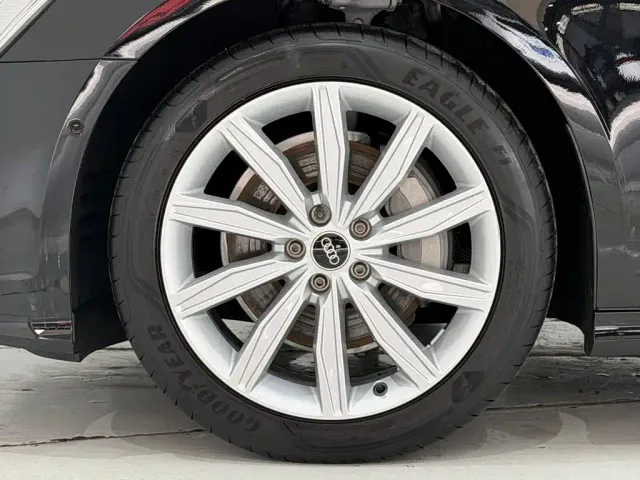 Audi A6L — Фото автомобиля 9