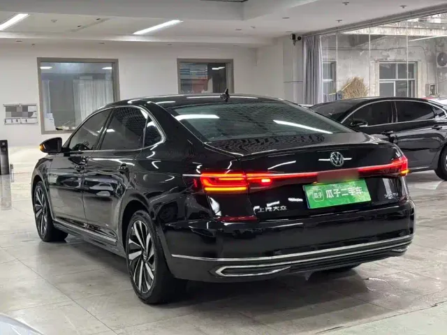 Volkswagen Passat — Фото автомобиля 4