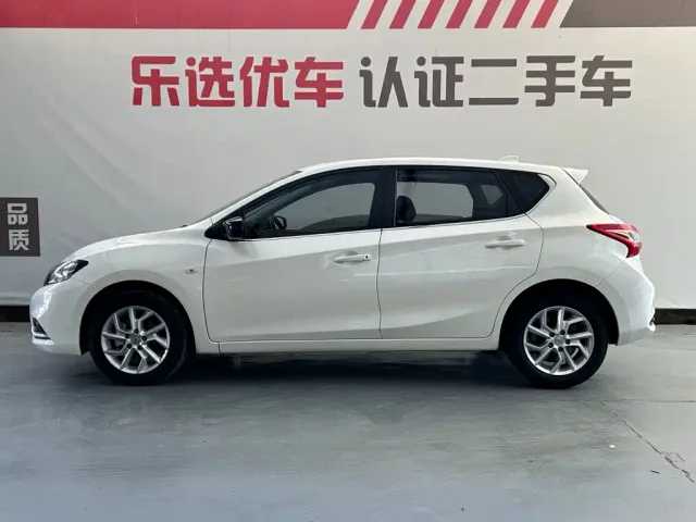 Nissan Tiida — Фото автомобиля 3