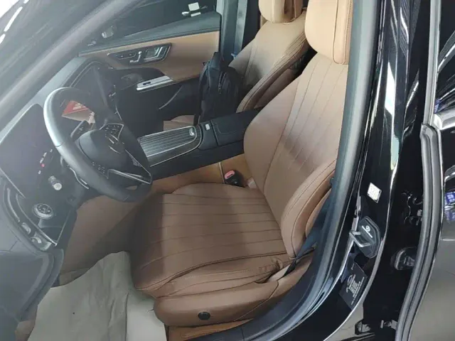 Mercedes-Benz E-Class — Фото автомобиля 14