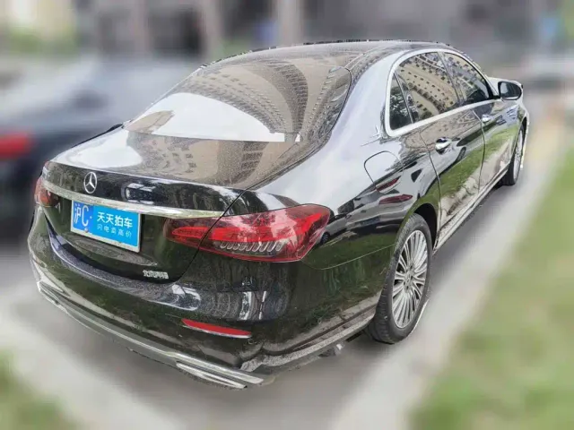 Mercedes-Benz E-Class — Фото автомобиля 2