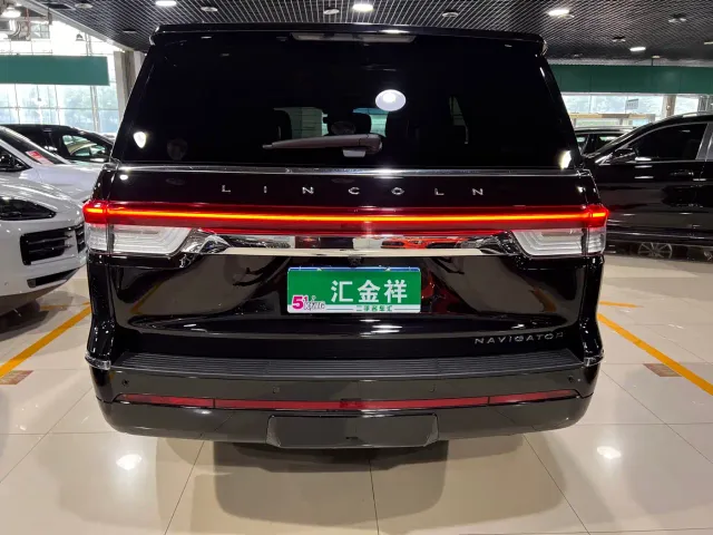 Lincoln Navigator — Фото автомобиля 19