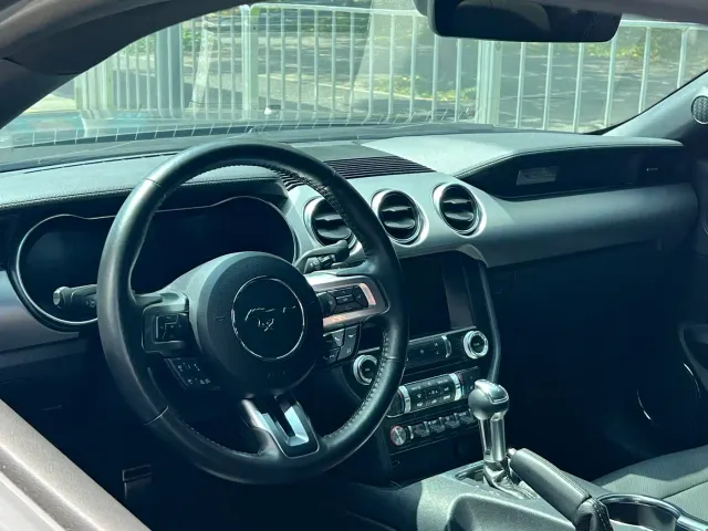 Ford Mustang — Фото автомобиля 5