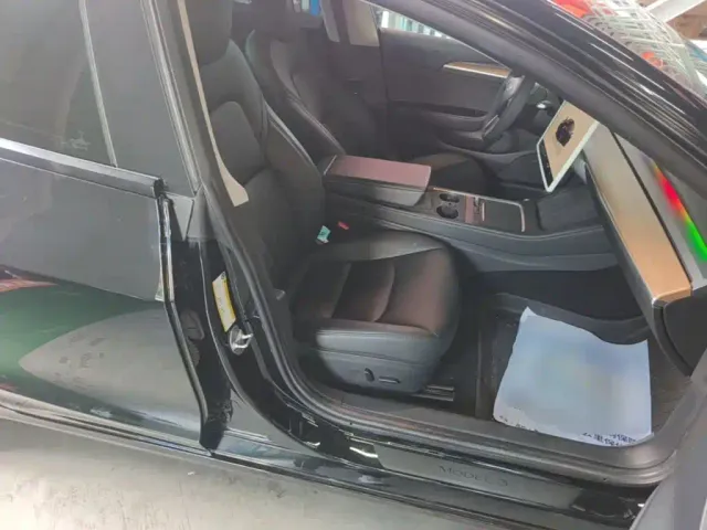 Tesla Model 3 — Фото автомобиля 24