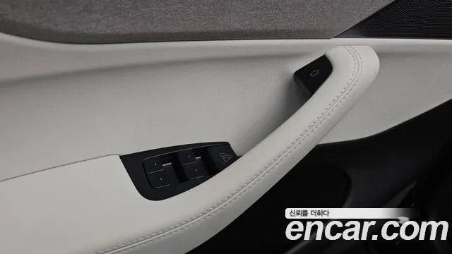 Tesla Model Y — Фото автомобиля 29