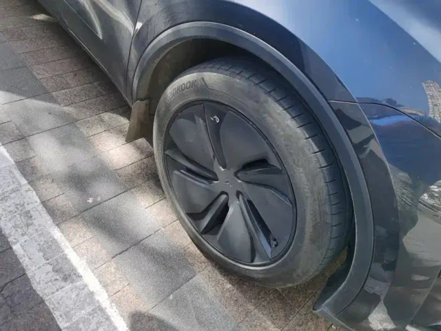 Tesla Model Y — Фото автомобиля 6