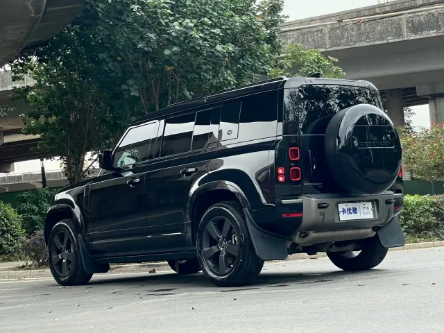 Land Rover Defender — Фото автомобиля 4