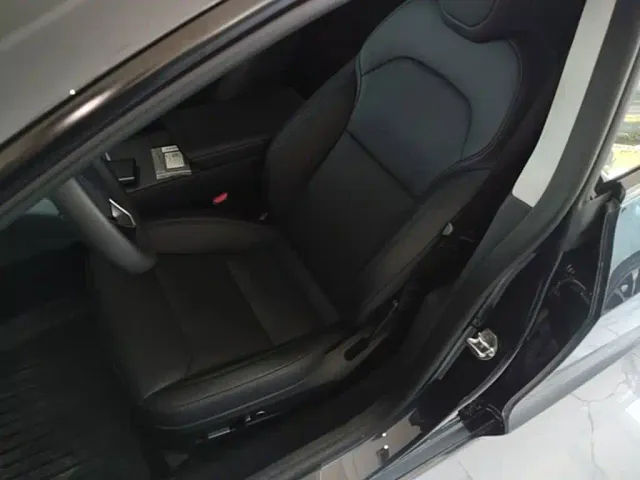 Tesla Model 3 — Фото автомобиля 14