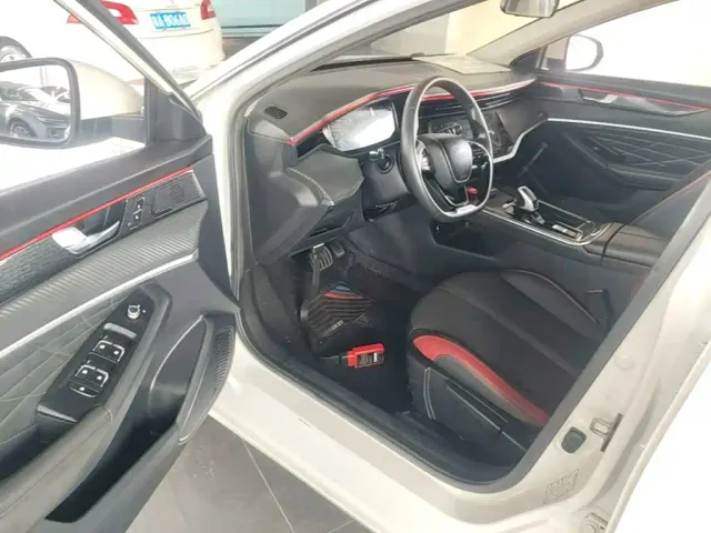 Dongfeng Yixuan MAX — Фото автомобиля 15