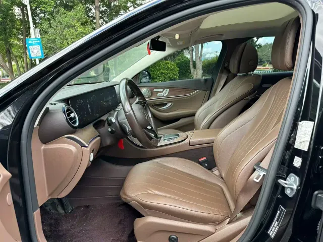 Mercedes-Benz E-Class — Фото автомобиля 5