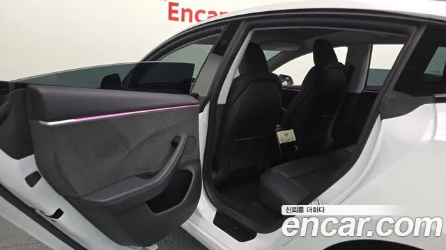 Tesla Model 3 — Фото автомобиля 25