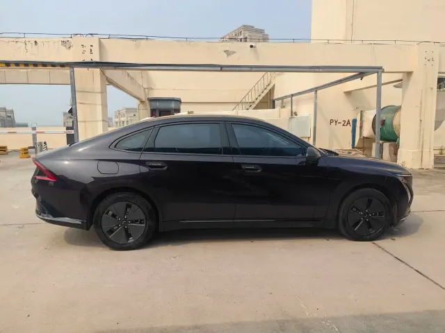 Wuling Starlight — Фото автомобиля 12