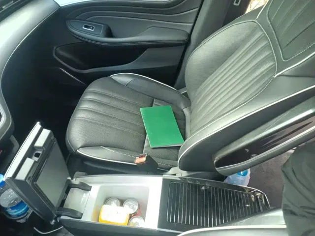 Roewe iMAX8 — Фото автомобиля 19