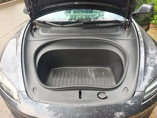 Tesla Model 3 — Фото автомобиля 19