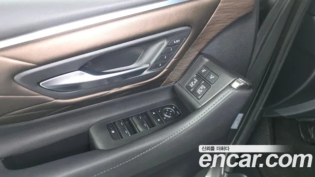 Toyota Alphard — Фото автомобиля 25
