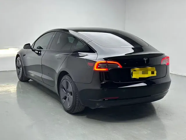 Tesla Model 3 — Фото автомобиля 7