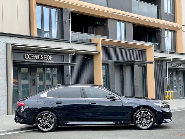 BMW 5 Series — Фото автомобиля 8