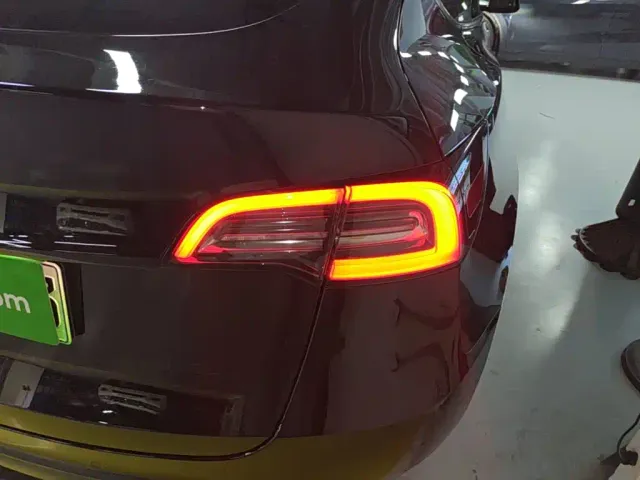 Tesla Model Y — Фото автомобиля 7