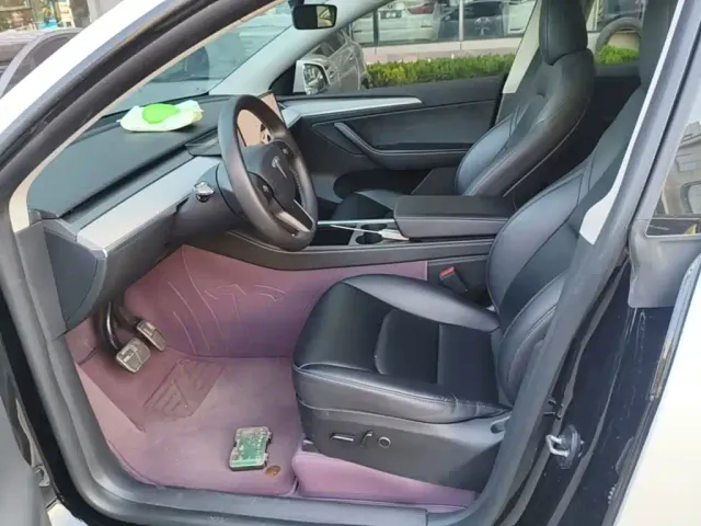 Tesla Model Y — Фото автомобиля 14