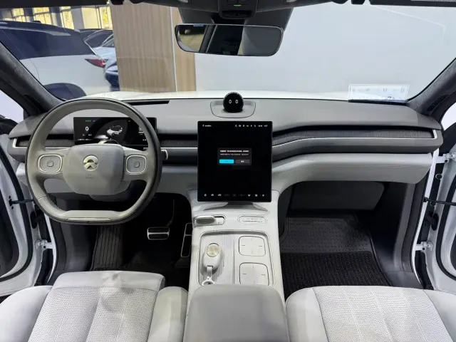 Nio ES8 — Фото автомобиля 21