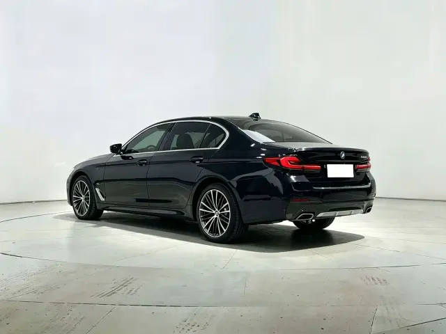 BMW 5 Series — Фото автомобиля 12