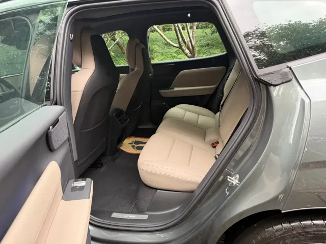 Volvo XC70 Plug-in Hybrid — Фото автомобиля 6