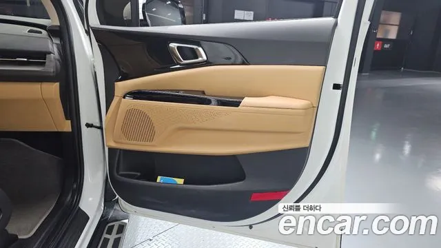 Kia Carnival Generation 4 — Фото автомобиля 14